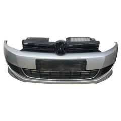 VW Golf 6 hatchback r.v. 2011 stříbrná metalíza kód barvy LA7W přední nárazník