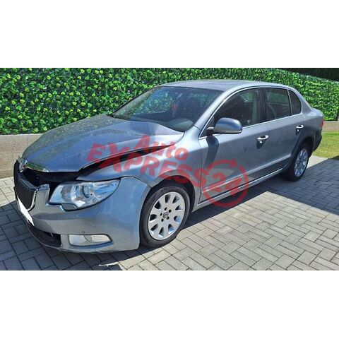 Vůz na náhradní díly Škoda Superb 2 sedan 2009 CBBB LQT LF8L