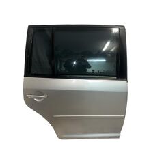 VW Touran 1T2 facelift r.v. 2009 stříbrná metalíza kód barvy LA7W pravé zadní dveře