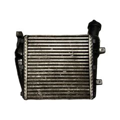 VW Touareg 7P facelift r.v. 2015 levý intercooler 7L6145803D