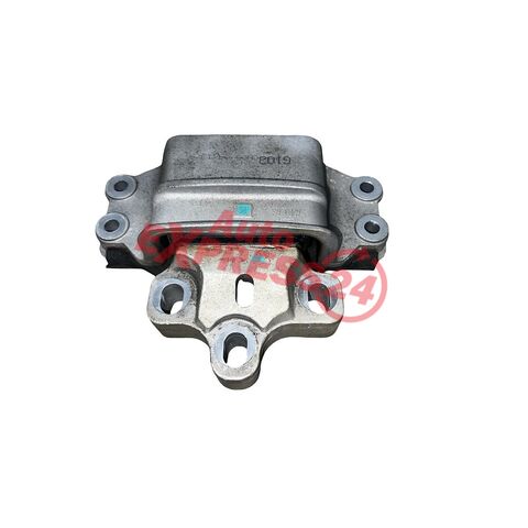 Audi Q3 8U S-Line r.v. 2014 silentblok převodovky 8J0199555