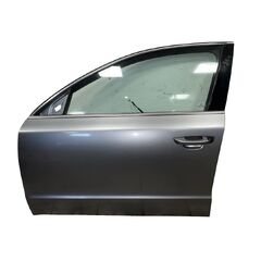 Škoda Superb 2 kombi r.v. 2010 šedá metalíza kód barvy LF8L 9157 2G2G levé přední dveře