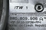 Audi A4 B9 8W S-Line avant r.v. 2017 černá metalíza kód barvy LY9B víko nádrže