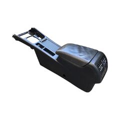 VW Passat B8 kožená loketní opěrka