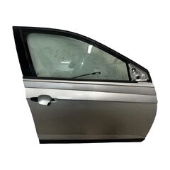 VW Taigo hatchback r.v. 2025 stříbrná metalíza kód barvy LA7W pravé přední dveře