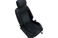 VW Passat B8 kombi r.v. 2015 sedačky černá kůže v kombinaci s alcantarou