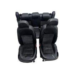 Škoda Octavia 2 facelift Scout kombi r.v. 2012 sedačky černá kůže v kombinaci s šedou alcantarou