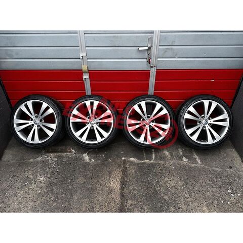 VW kola 235/40 R18 letní pneu 5,10mm DOT3121 8Jx18H2 ET44 3C0601025T
