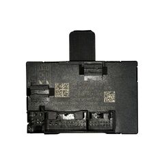 VW Passat B8 kombi r.v. 2015 řídící jednotka dveří 5Q4959395C 5Q4959395B