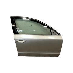 Škoda Superb 2 facelift kombi r.v. 2014 stříbrná metalíza kód barvy LA7W 9156 8E8E pravé přední dveře 3T0831056