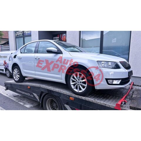 Vůz na náhradní díly Škoda Octavia 3 sedan 2015 CLHA QHU LS9R