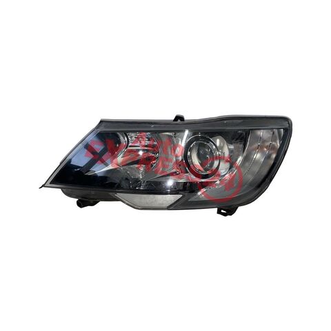 Škoda Superb 2 facelift kombi r.v. 2015 levé přední světlo halogen