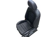 VW Golf 7 kombi r.v. 2015 sedačky černá kůže v kombinaci s šedou látkou