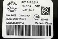 Škoda Superb 3 kombi r.v. 2016 lačítka vyhřívání zadních sedaček s hodinama 3V0919201A