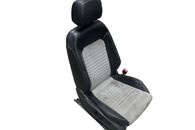 VW Passat B8 kombi r.v. 2017 sedačky černá kůže v kombinaci alcantarou