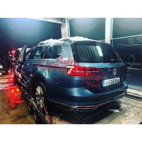 Náhradní díly VW Passat B8 R-Line kombi 2017 DFCA SGH LB5J