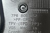 VW Touareg 7P facelift r.v. 2016 hnědá metalíza kód barvy LB8R víko nádrže