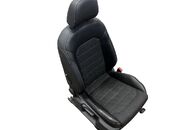 VW Golf 7 kombi r.v. 2015 sedačky černá kůže v kombinaci s šedou látkou
