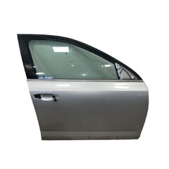 Škoda Octavia 3 sedan Laurin a Klement r.v. 2015 stříbrná metalíza barva kód barvy LA7W 9156 8E8E pravé přední dveře