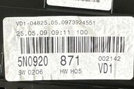 VW Tiguan 5N r.v. 2010 budíky 5N0920871 benzín