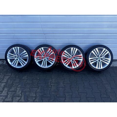 Škoda kola 225/40/R18 7,5Jx18H2 ET46 2ks letní 4,93 mm 2ks letní 3,85 mm 3T0601025T 3T0601025HE