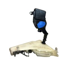 Audi A4 8K facelift avant r.v. 2014 nádobka na ostřikovače 8T0955453C 8T1955463B