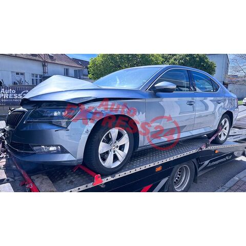 Vůz na náhradní díly Škoda Superb 3 sedan 2017 CRLB SGG LF7M