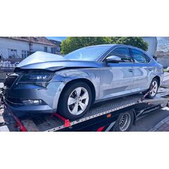Vůz na náhradní díly Škoda Superb 3 sedan 2017 CRLB SGG LF7M