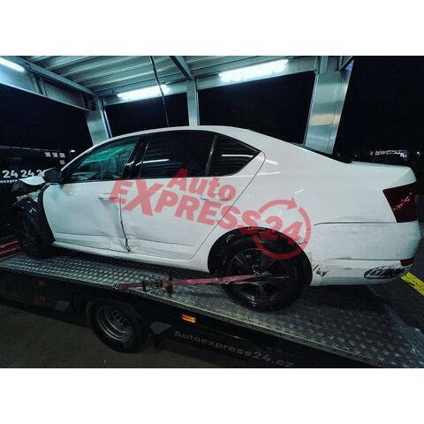 Vůz na náhradní díly Škoda Octavia 3 sedan 2013 CKF PFL LF9E