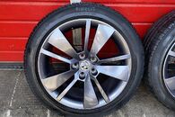 Škoda kola 235/45/R18 8Jx18H2 ET44 zimní 2,10mm 3V0601025AE 2 kusy