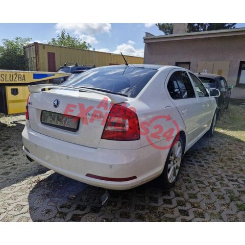 Vůz na náhradní díly Škoda Octavia 2 RS FL sedan 2012 CCZA NLR LF9E