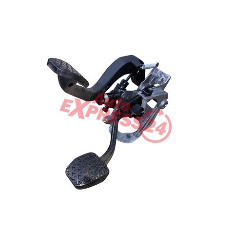 BMW 3 F31 318D touring r.v. 2016 pedály 607679301 175445