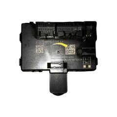 Škoda Superb 3 facelift kombi r.v. 2020 řídící jednotka dveří 8W0959595M