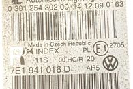 VW Transporter T5 facelift r.v. 2010 skříňový vůz pravé přední světlo halogen 7E1941016D