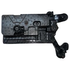 VW Golf 7 kombi r.v. 2014 držák baterie 5Q0915321G 5Q0915331H