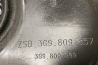 VW Passat B8 kombi r.v. 2017 šedá metalíza kód barvy LR7H víko nádrže 3G9809857