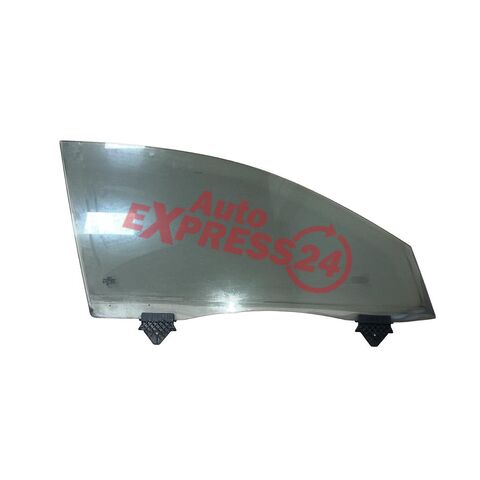 Audi S8 D3 4E sedan r.v. 2007 pravé přední dvojité sklo