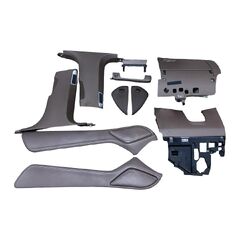 Audi A8 D4 4H sedan r.v. 2010 hnědé plasty interiéru