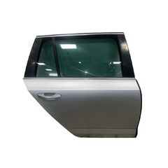 Škoda Octavia 3 kombi r.v. 2016 stříbrná metalíza kód barvy LA7W 9156 8E8E pravé zadní dveře